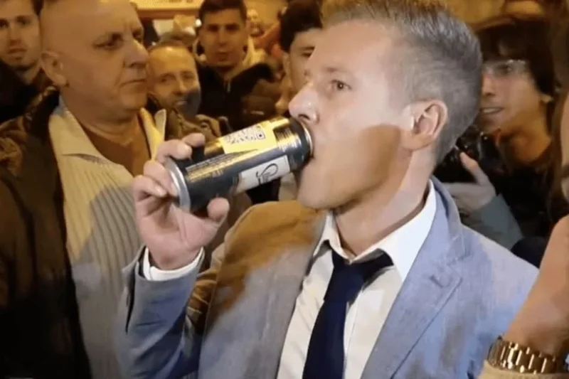 Magyar Péter ismét VIP‑páholyban bulizott