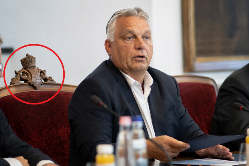 Orbán Viktor székén egy koronát találtak – a Karmelita bejárásán derült ki a különös részlet.