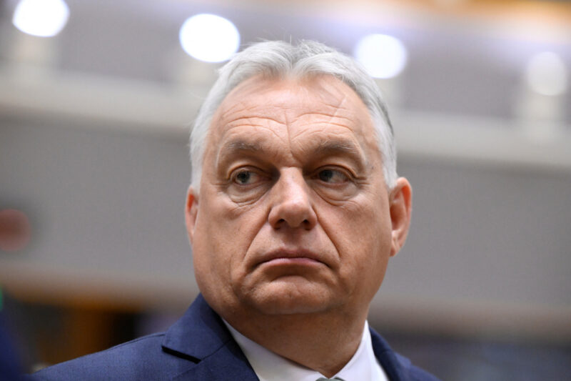 Indítványozta Orbán Viktor letartóztatását az ukrán pénzszállítók ügyvédje.