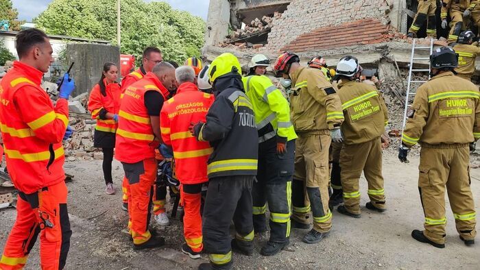 Fájdalmas hírt kaptunk: a hétfői épületomlás áldozata sajnos ma hajnalban elhunyt.