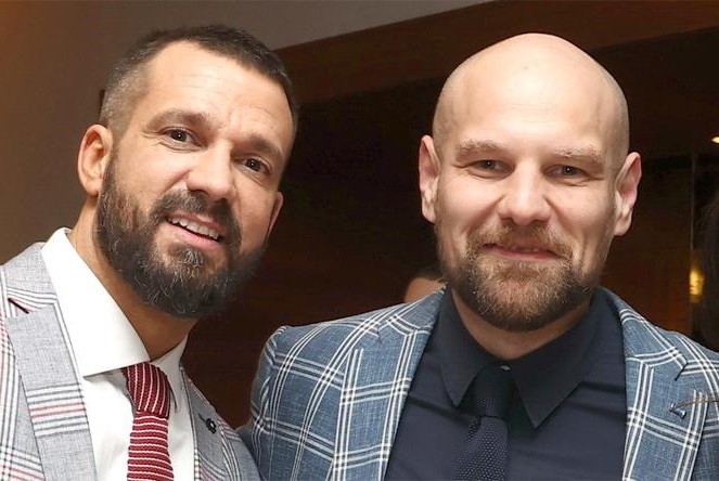 Kocsis Tibor és párja Laci az első gyermeküket várják, “Kocsis Tiboréknál jön a baba – Laci állapotos”
 👇𝐂𝐢𝐤𝐤 𝐚 𝐡𝐨𝐳𝐳𝐚́𝐬𝐳𝐨́𝐥𝐚́𝐬𝐨𝐤𝐧𝐚́𝐥!(1. oldal) – MindenegybenBlog